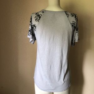 Volcom Tops - Volcom scoop Neck Floral Sleeve flutter sleeve t Volcom Tops - Volcom scoop Neck Floral Sleeve flutter sleeve t